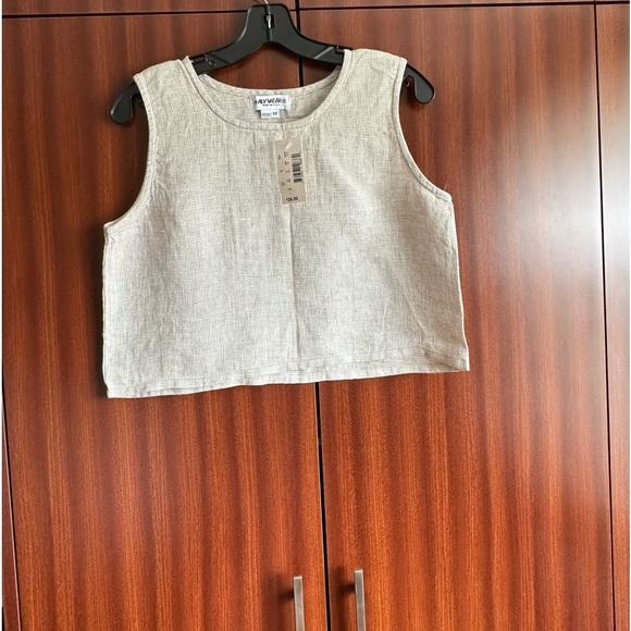 Two NWT AlyWear 100% Linen Top.s M.Made in USA.Retail$38 each. - Picture 11 of 12